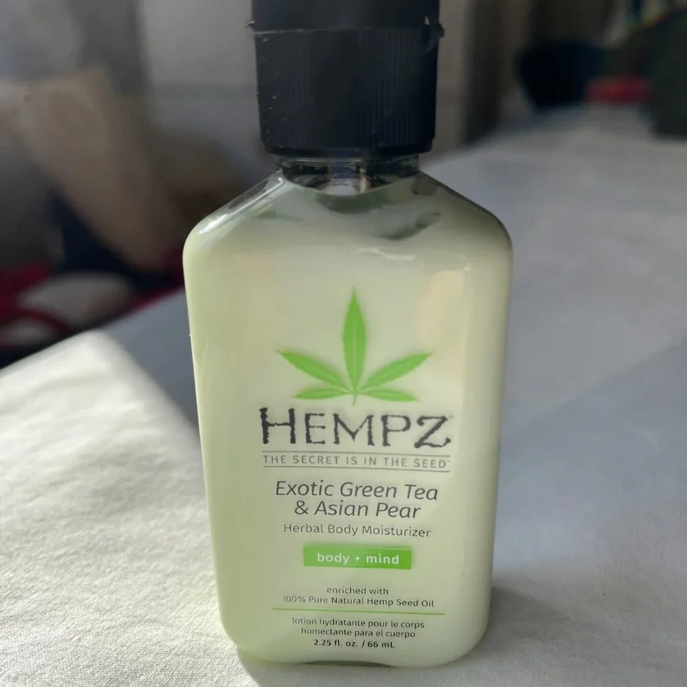 Hempz Set Herbal Body Wash, 3 oz. and Herbal Body Moisturizer 2.25 oz. New